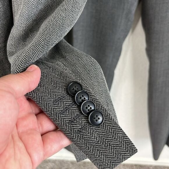 Giorgio Armani Marled Virgin Wool 2 Pc 2 Button Suit - Picture 3 of 14